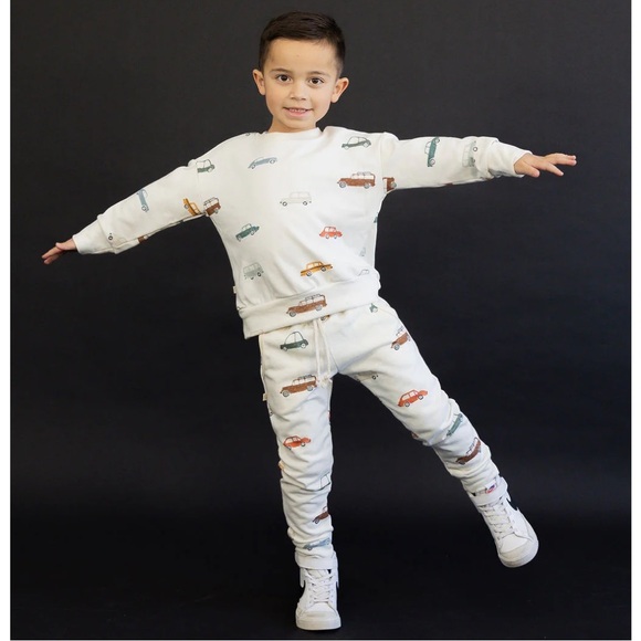 VGUC Boxy Sweatshirt in Cars on Natural from Childhoods Clothing - Picture 2 of 5